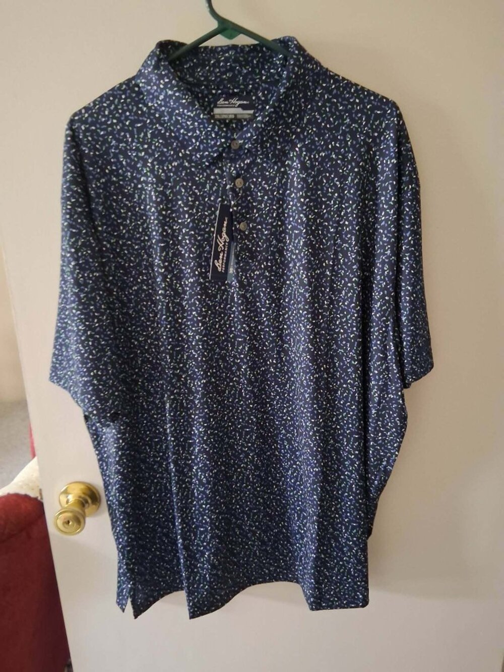 Men's short sleeve sports shirt Navy with blue, white and green flakes 2XL NWT